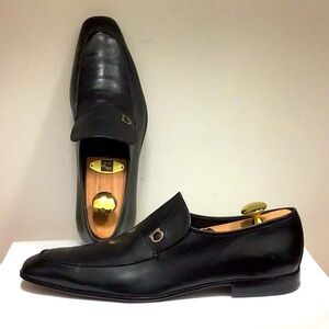 FERRAGAMO Black Slip on